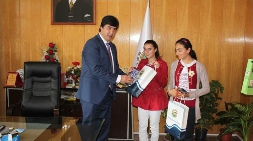 Matematik Birincileri Başkan Sertoğlu'nu Ziyaret Ettiler