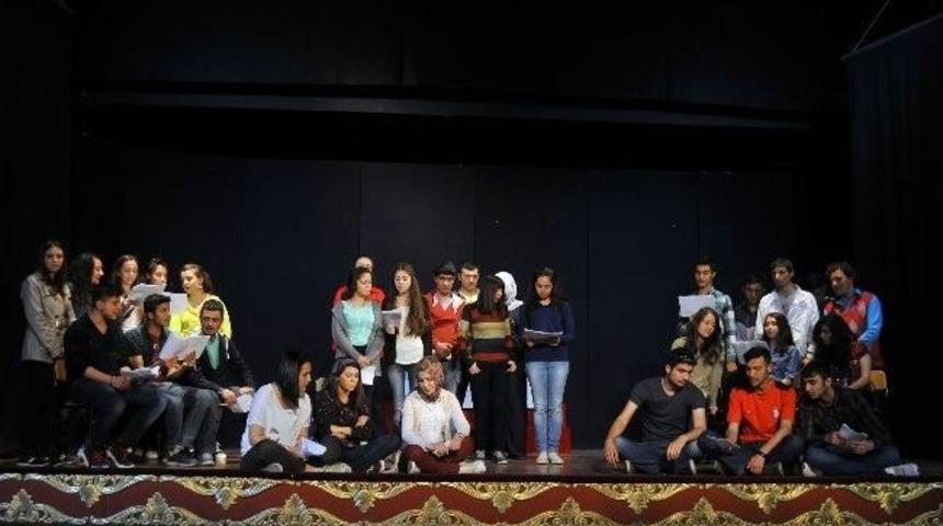 Kent Tiyatrosu&rsquo;nda Mezuniyet Heyecanı