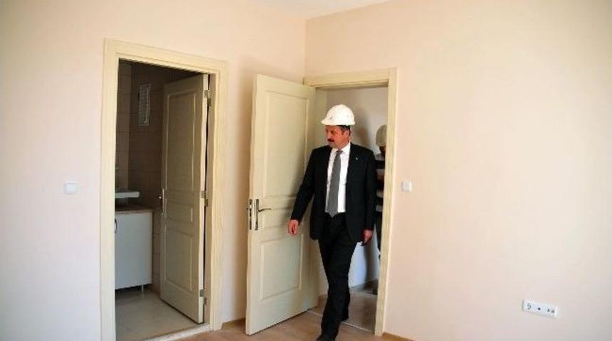 Akg&uuml;l, &Ouml;rnek Daireyi Gezdi