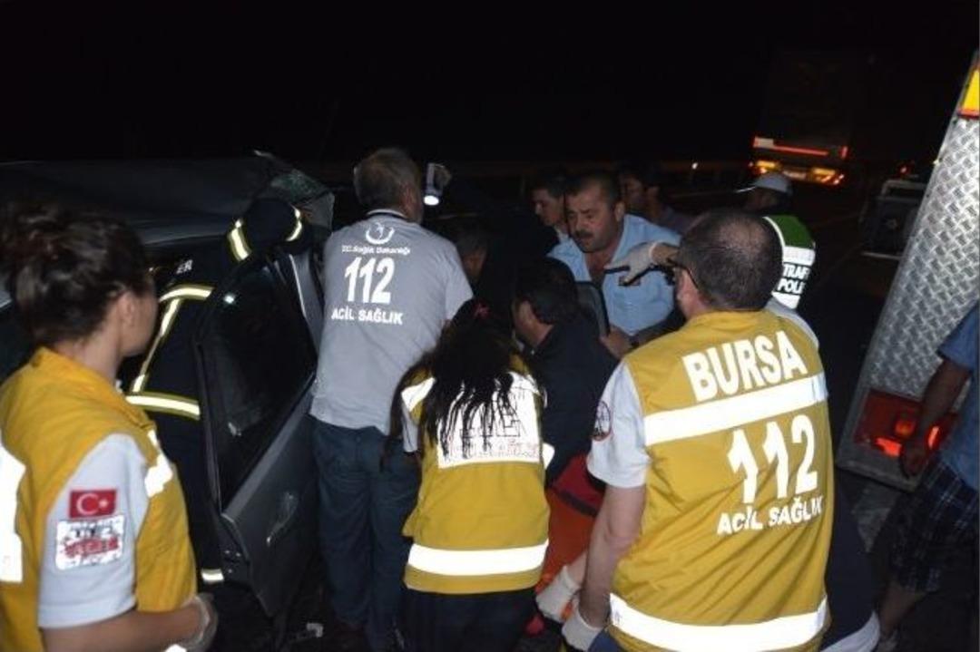 Hurdaya D&ouml;nen Ara&ccedil;ta Can Pazarı: 3 Yaralı