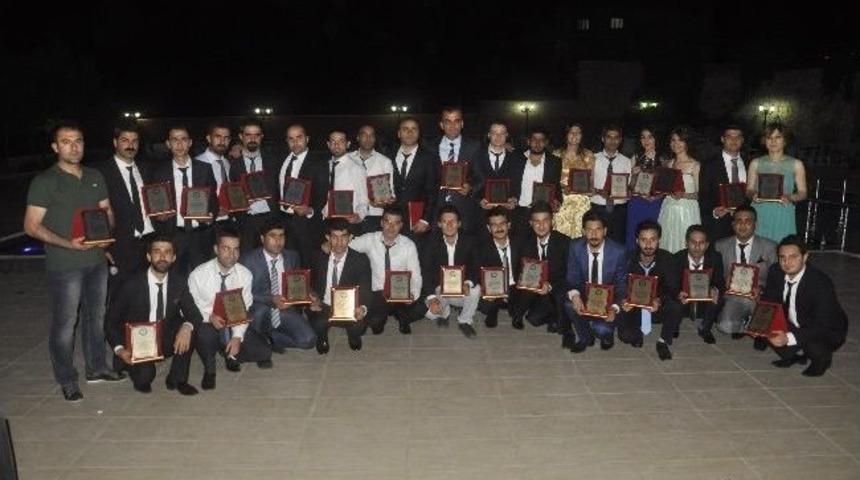 Şü İnşaat Mühendisliği Fakültesi Öğrencilerinden Mezuniyet Gecesi