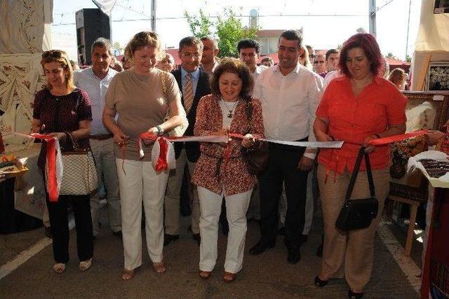 Nihan Öztürk Gazipaşa Halk Eğitimi Merkezi Yıl Sonu Sergisini Açtı 2