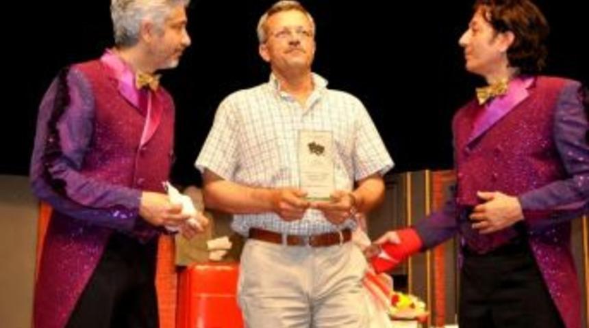 Uygur Kardeşlerden Mtosb&rsquo;ye Plaket