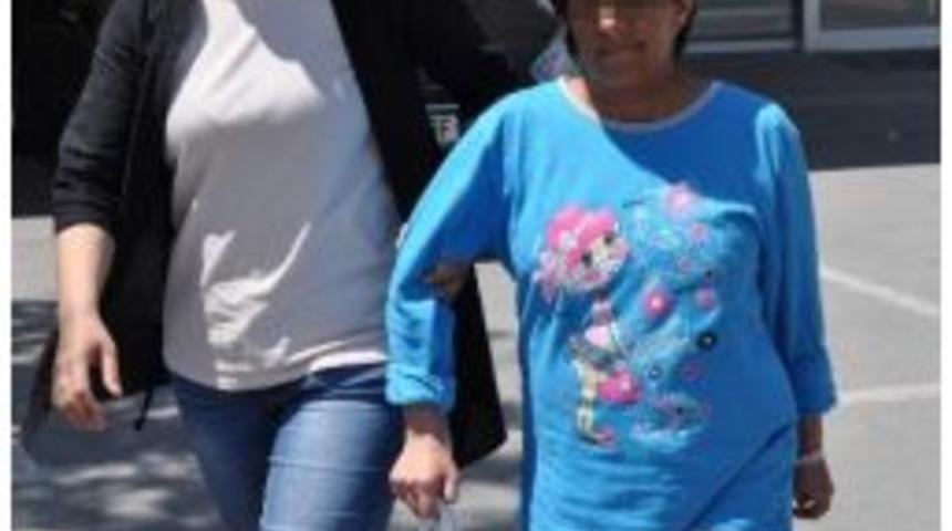 Bebeğinin Bacağını Kesen Kadın Tedavi G&ouml;rd&uuml;ğ&uuml; Hastaneden Taburcu Edildi