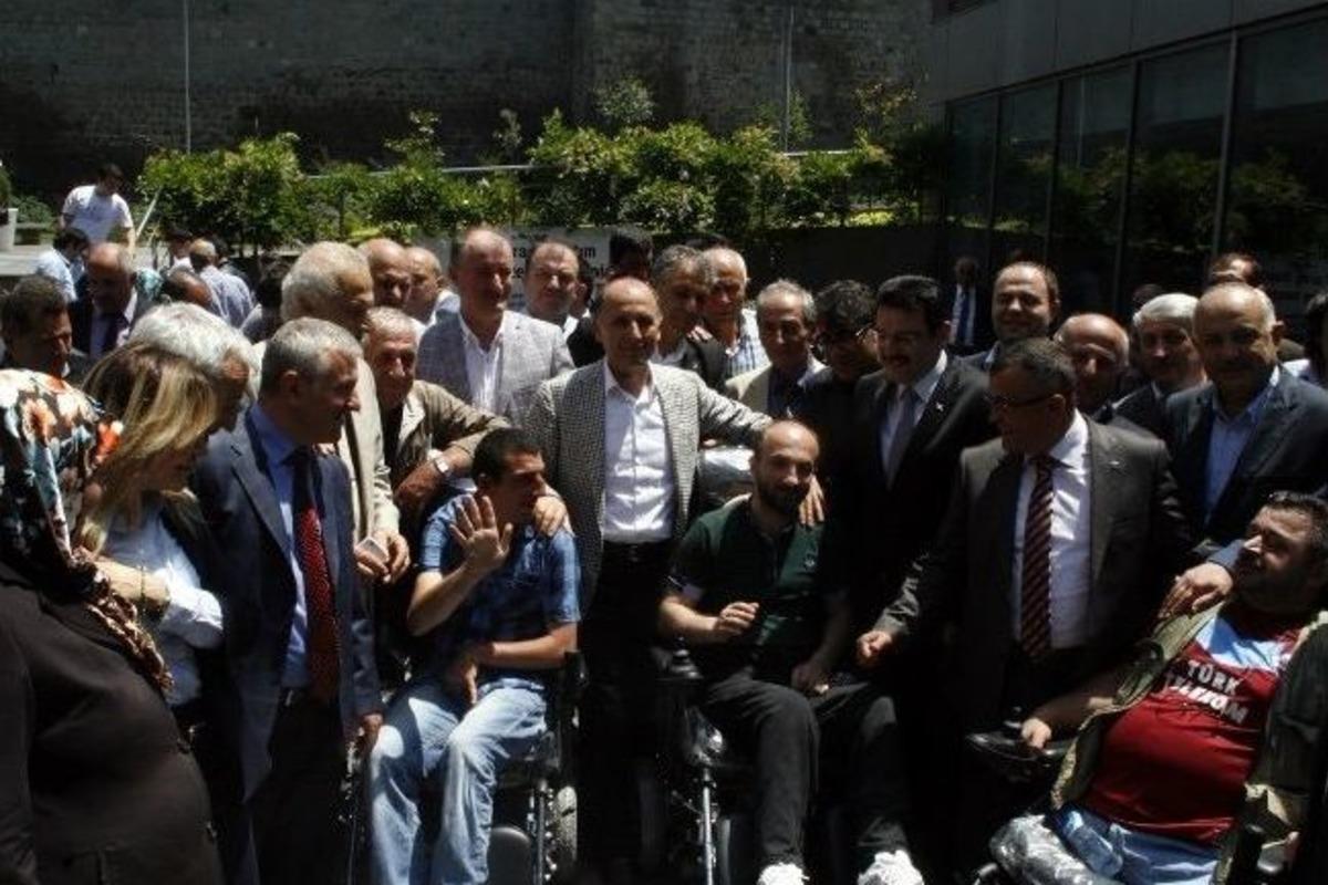 Engelli Vatandaşlar Ak&uuml;l&uuml; Sandalyelerine Kavuştu