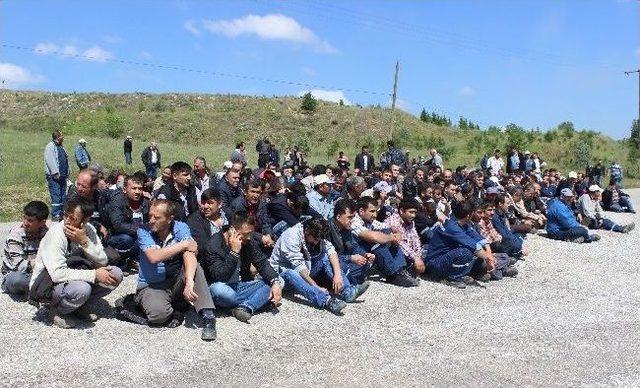 Kütahya'da İşten Çıkarılan İşçiler Oturma Eylemi Başlattı