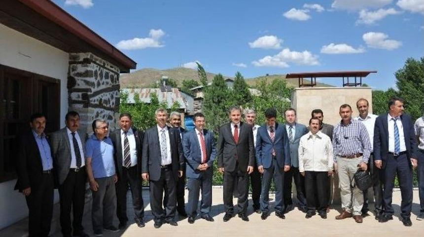 Malatya B&uuml;y&uuml;kşehir Belediye Başkanı Ahmet &Ccedil;akır, Arapgir&rsquo;i Ziyaret Etti