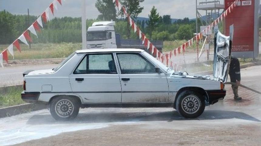 Hisarcık&rsquo;ta Park Halindeki Otomobilde Yangın