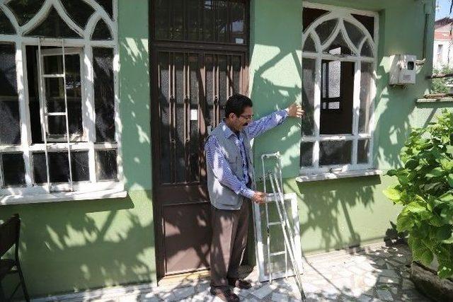 Caminin Bağış Paralarını &Ccedil;aldılar 1