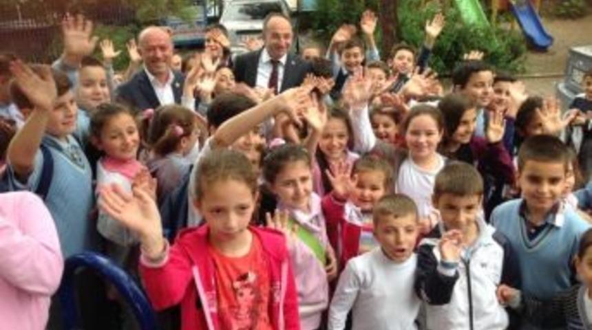 &Uuml;z&uuml;lmez, &Ccedil;ocuklarla Moral Depoladı