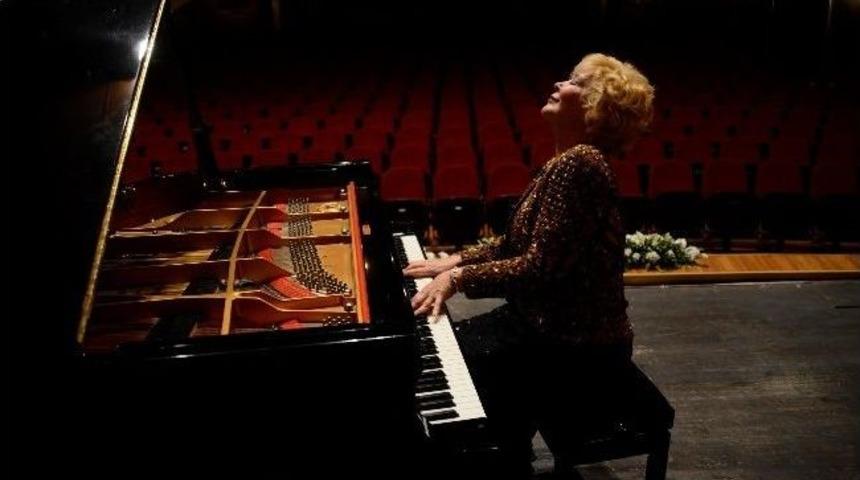 G&uuml;lsin Onay Mersinlilerle Buluştu