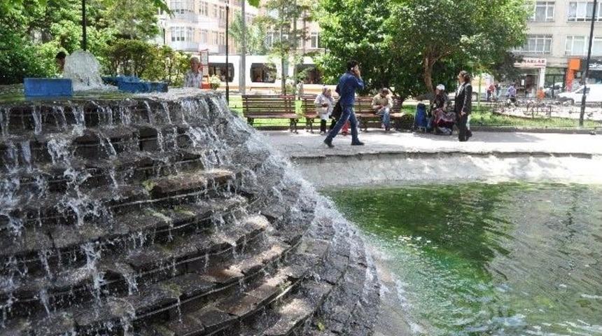 G&uuml;neşi G&ouml;ren Vatandaş Parklara Akın Etti
