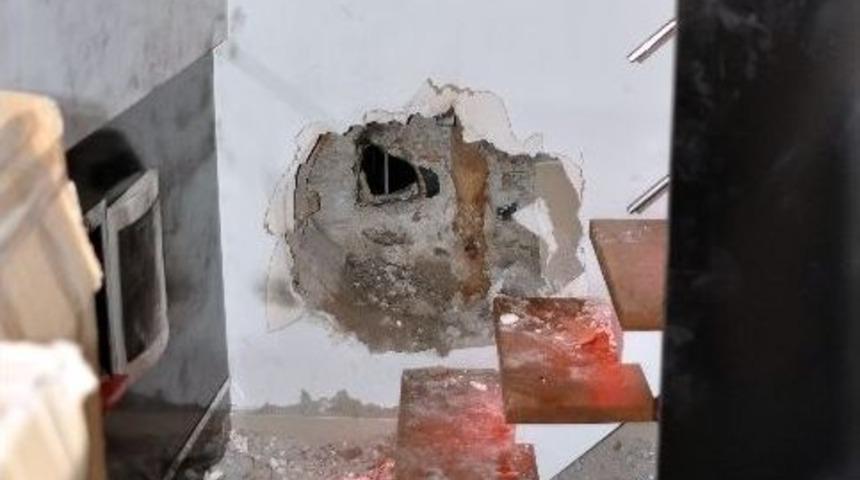 Duvarı Delip Kuyumcuyu Soydular