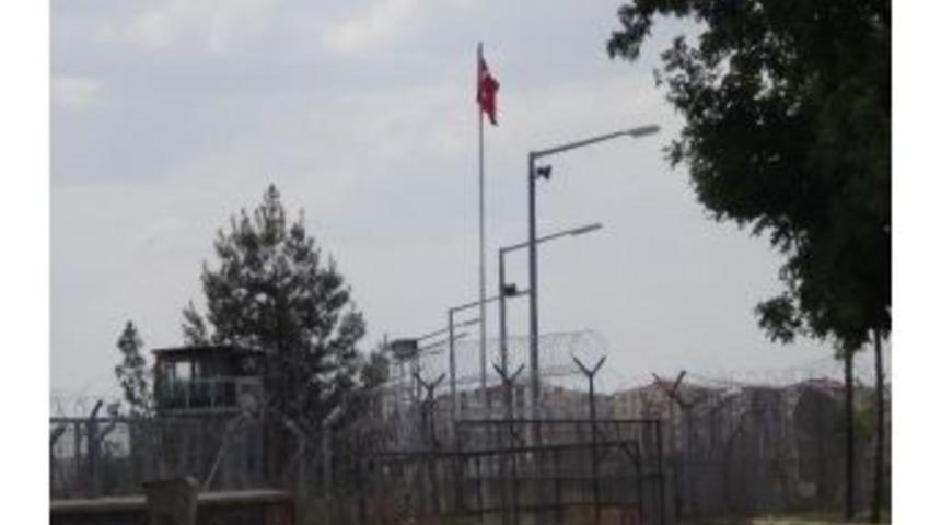 Diyarbakır'da Bayrak İndirme Olayı