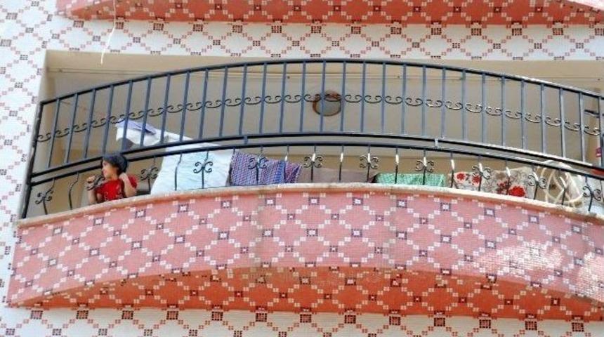 (&ouml;zel Haber) Kendilerini Eve Kapatan &Ccedil;ocukları İtfaiye Kurtardı