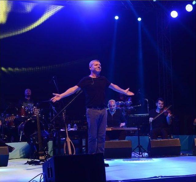 B&uuml;y&uuml;kşehir Antalyalıları Levent Y&uuml;ksel İle Coşturdu 1