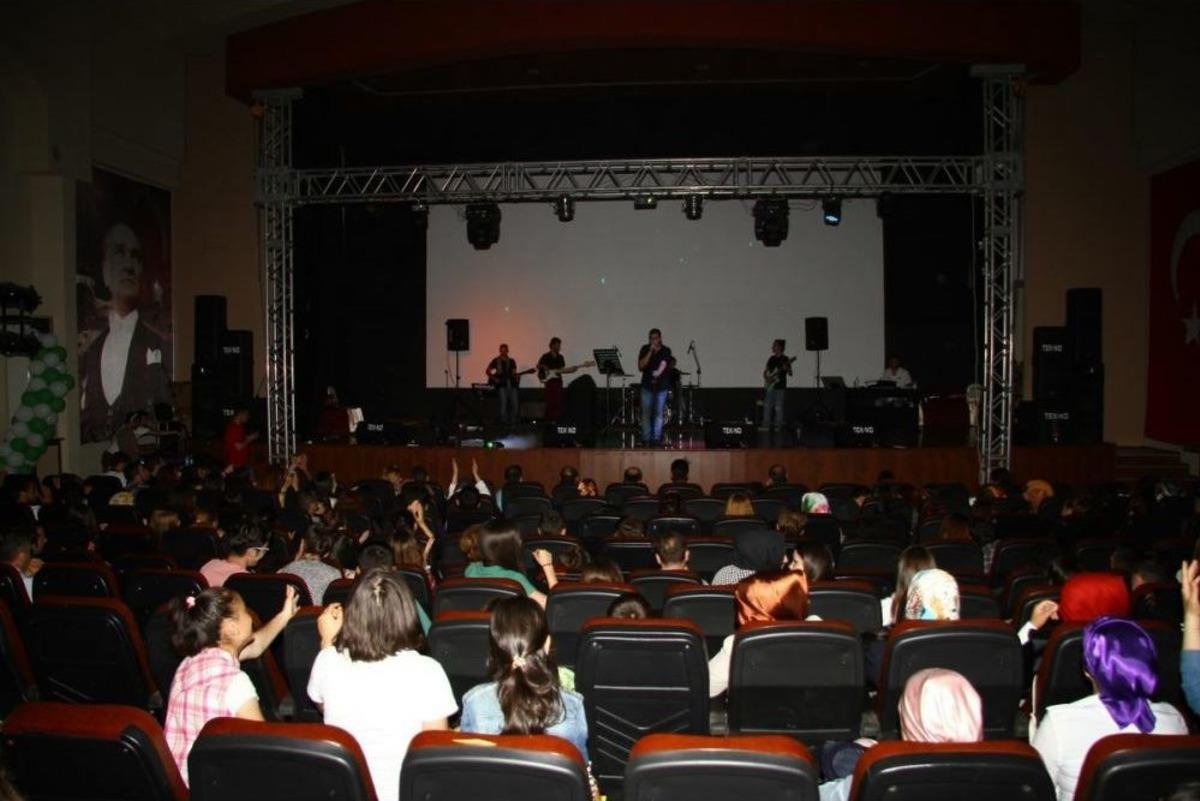 &Ccedil;arşamba Gen&ccedil;lik Merkezi &Ouml;ğrencileri G&ouml;steri Sundu