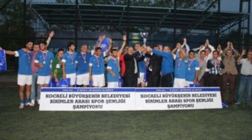 Futbol Turnuvasının Şampiyonu Park Bah&ccedil;eler