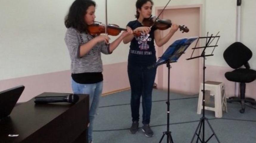 H&uuml;nerlerini Sergilediler