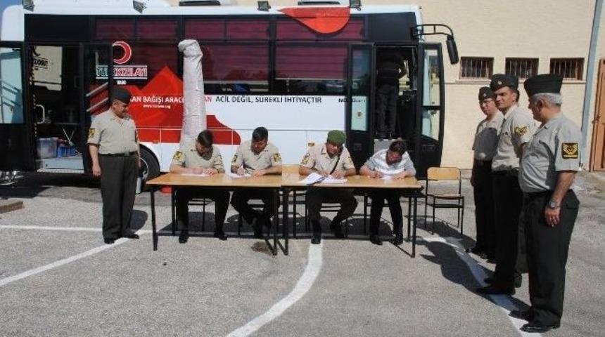 Uşak&rsquo;ta Jandarma Kan Bağışında Bulundu