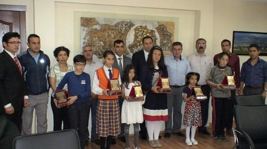 Kitap Okuma Kampanyası Birincilerine &Ouml;d&uuml;l Verildi