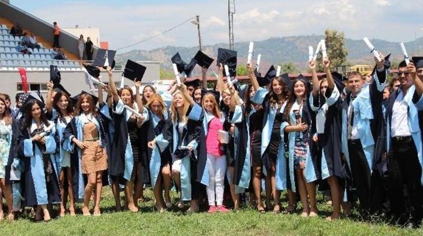 Ad&uuml;&rsquo;de 8 Bin &Ouml;ğrenci Mezuniyet Sevinci Yaşadı
