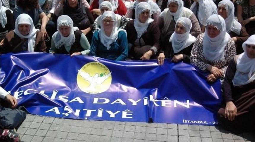 Bdp&rsquo;li &ldquo;barış Anneleri&rdquo; Oturma Eylemi Yaptı