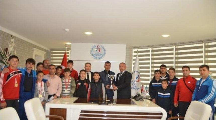 Minik Pehlivanlar Minderin Tozunu Attı