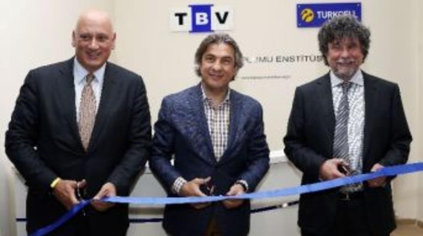 Turkcell'den 'bilgi Toplumu Enstit&uuml;s&uuml;'