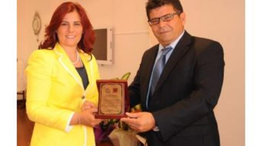 T&uuml;rkiye Otomobil Sporları Federasyonu&rsquo;ndan Başkan &Ccedil;er&ccedil;ioğlu&rsquo;na Plaket