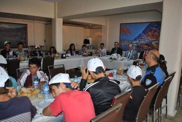 Polisler &Ouml;ğrencilere Amasya&rsquo;yı Gezdirdi 3