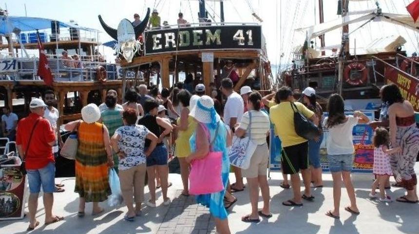 Didim&rsquo;de G&uuml;nl&uuml;k Tekne Turlarına B&uuml;y&uuml;k İlgi