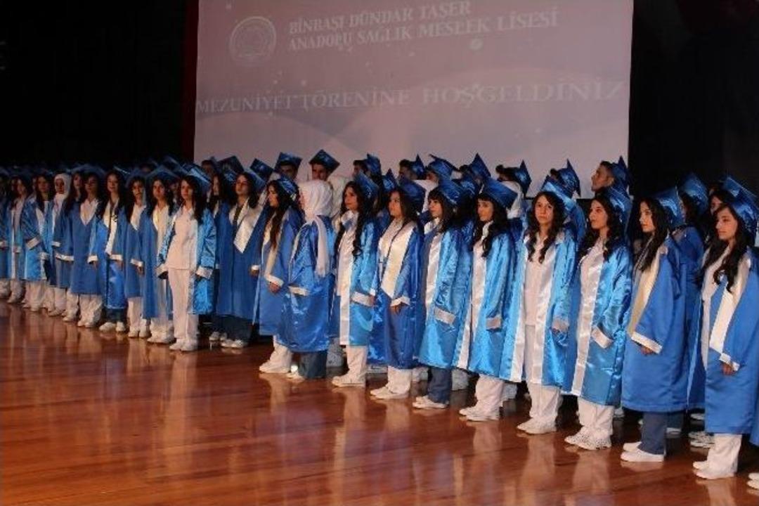 B&ouml;yle Olur Sağlık Lisesinin Mezuniyet T&ouml;reni