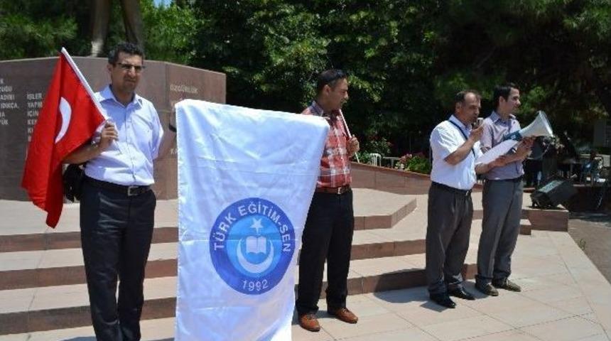 T&uuml;rk Eğitim Sen Gelibolu Temsilciliğinden Bayrak Eylemi