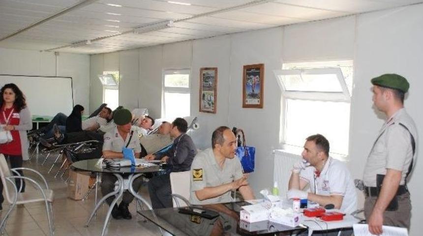 Yozgat Jandarma&rsquo;dan Kızılay&rsquo;a Kan Bağışı