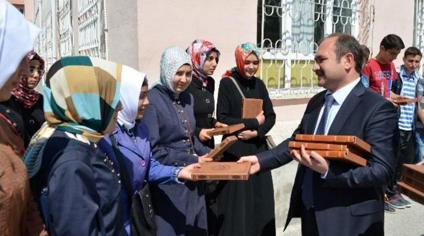 Başkan Eyvaz&rsquo;dan &Ouml;ğrencilere Hatıra Defteri