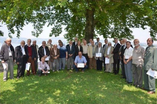 Sapanca İlçe Jandarma’dan Yaşlı Çınarlara Yemek