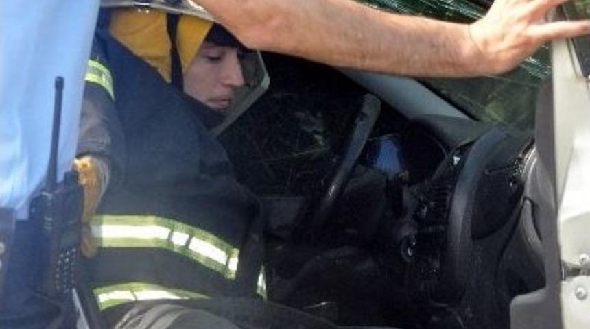 Yoldan &Ccedil;ıkarak Bariyerleri Aşan Otomobil 75 Metre S&uuml;r&uuml;klendi