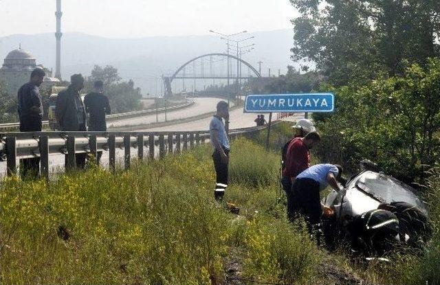 Yoldan &Ccedil;ıkarak Bariyerleri Aşan Otomobil 75 Metre S&uuml;r&uuml;klendi 2