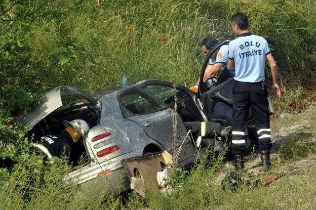 Yoldan &Ccedil;ıkarak Bariyerleri Aşan Otomobil 75 Metre S&uuml;r&uuml;klendi 3