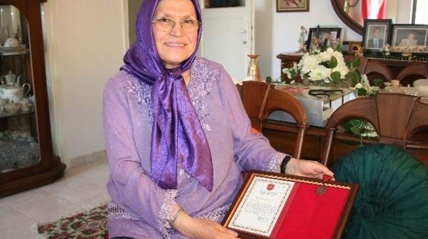 Tsk G&uuml;&ccedil;lendirme Vakfı'na Bağışta Bulunan Sabahat Hızal&rsquo;a Madalya Ve Berat Verildi