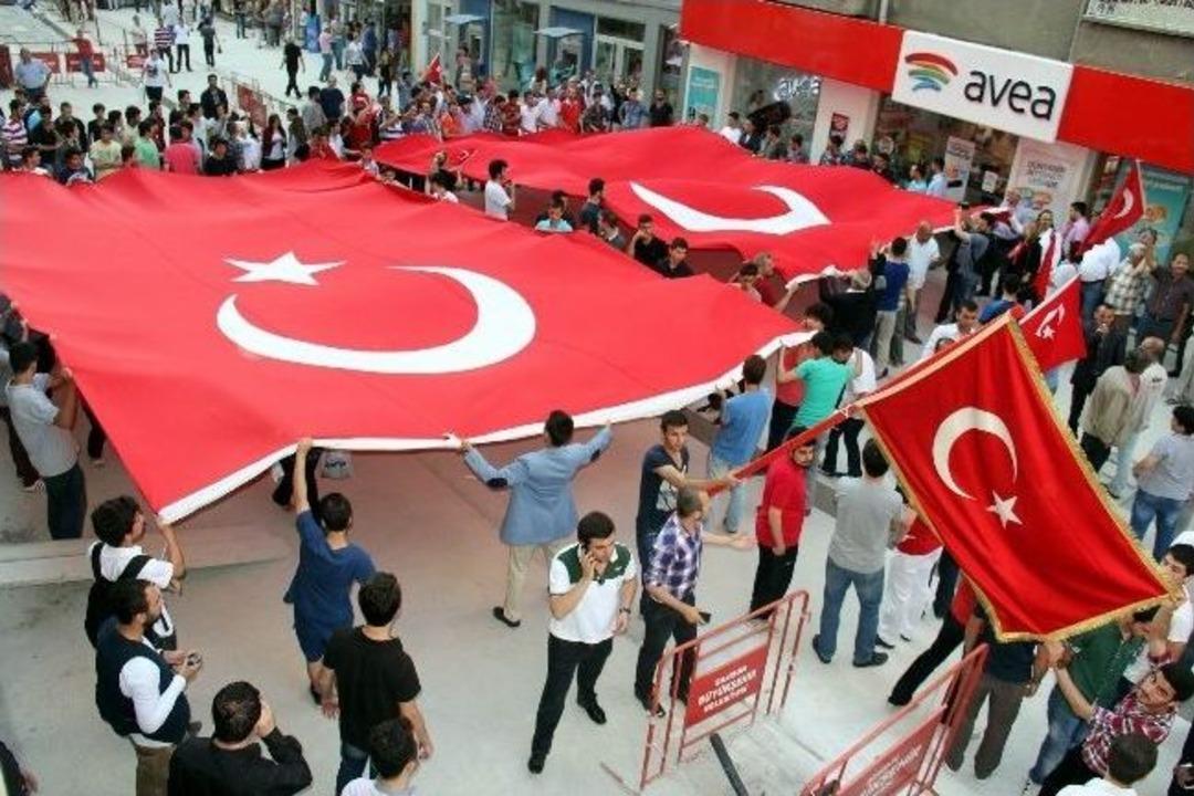 Samsun&rsquo;da &lsquo;bayrağa Saygı&rsquo; Y&uuml;r&uuml;y&uuml;ş&uuml;