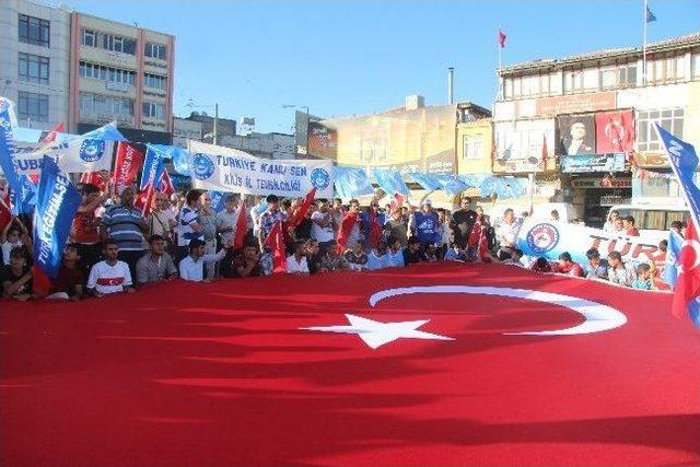 Kilisliler, Lice’de Türk Bayrağının İndirilmesini Protesto Etti