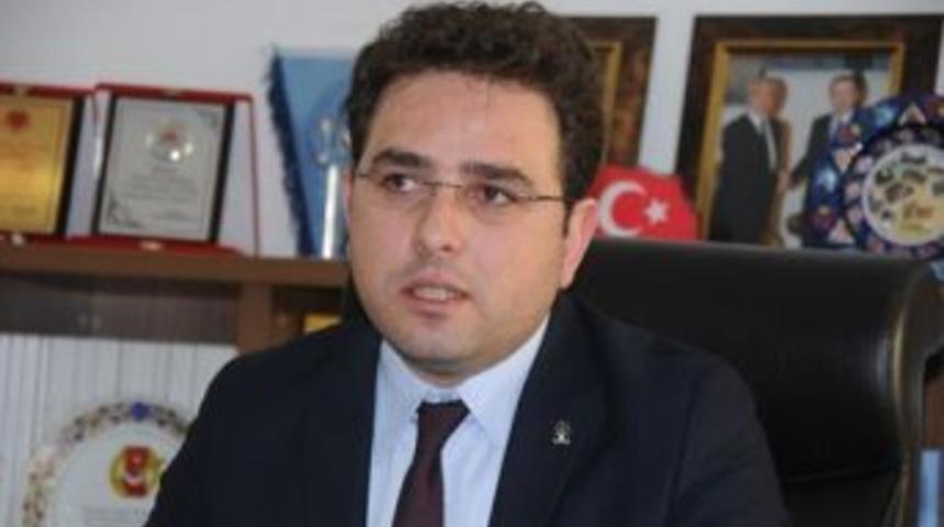 "bu Millet Eğilmez, T&uuml;rkiye Yenilmez, Şanlı Al Bayrağımız Bu Semadan Asla İndirilemez"