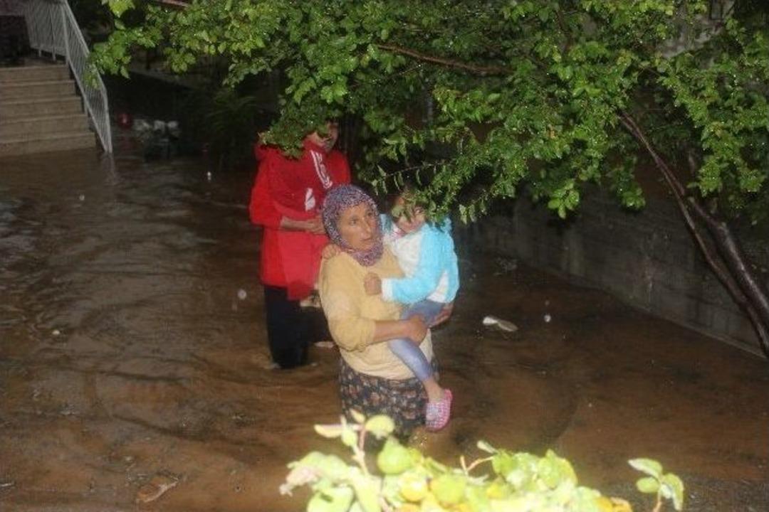 Denizli Yağmura Teslim Oldu