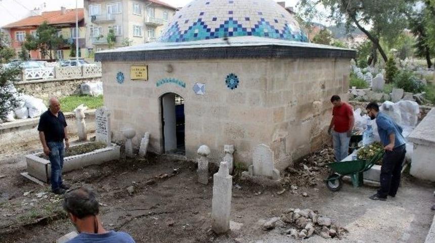 Sun'ullah Gaybi'nin T&uuml;rbesine Restorasyon