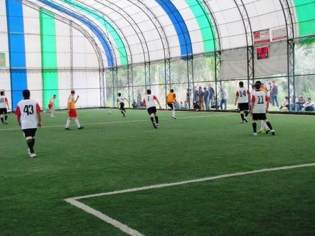 Hisarcık’ta Kaymakamlık Halı Saha Futbol Turnuvası Başladı