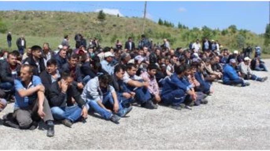 K&uuml;tahya'da İşten &Ccedil;ıkartılan İş&ccedil;ilerin Eylemi