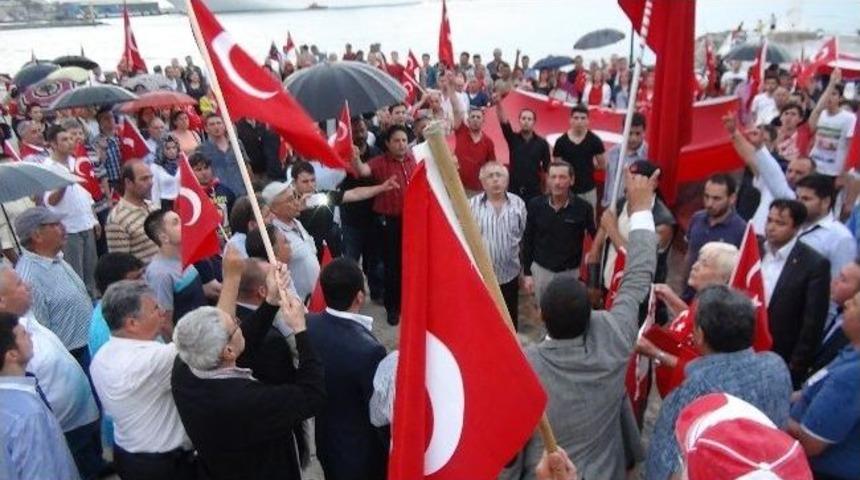 Kuşadası&rsquo;nda Bayrak Y&uuml;r&uuml;y&uuml;ş&uuml;