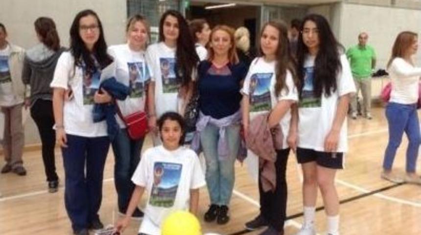 Burslu Başarılı &Ouml;ğrenciler Spor Şenliklerine Katıldı